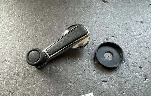 Mitsubishi Pajero Rear door window winding handle MB703792