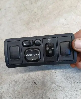 Toyota Avensis T250 Wing mirror switch 183575 777669