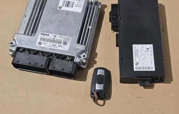 BMW 3 E90 E91 Engine ECU kit and lock set 61356943814 7805288 170005858