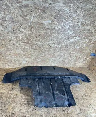 Audi Q7 4L Engine splash shield/under tray 7L8825437