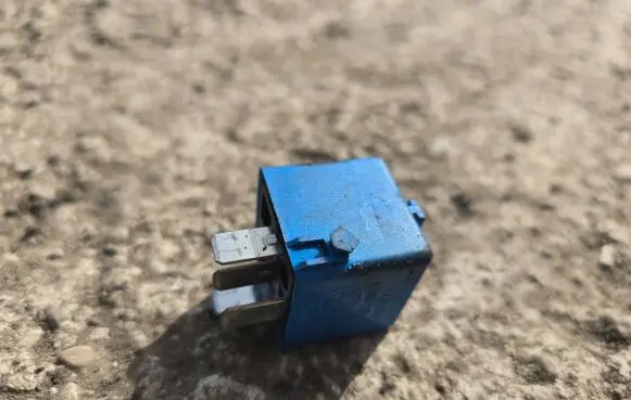 BMW 5 E39 Other relay 6915327