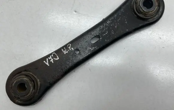 Volvo V70 Front control arm 639165K743