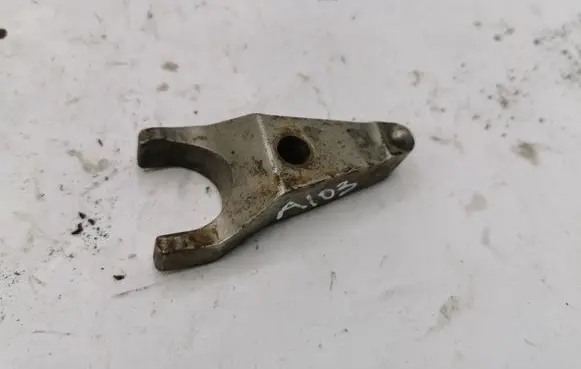 Lexus IS 220D-250-350 Fuel Injector clamp holder NOCODE
