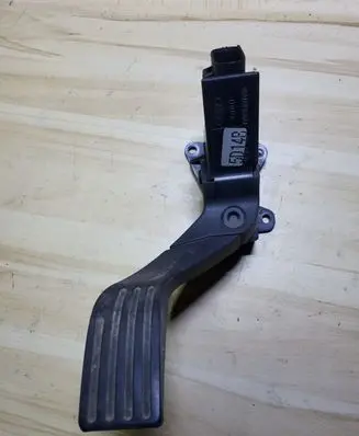 Ford Focus Accelerator throttle pedal 98AB9F836AE
