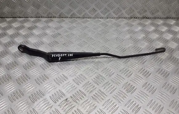 Peugeot 206 Front wiper blade arm