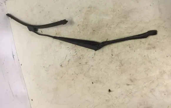 Toyota Avensis T220 Windshield/front glass wiper blade 