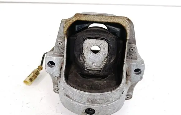 Engine mount bracket