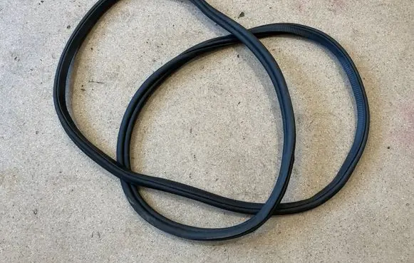 BMW X7 G07 Front door rubber seal 7428678