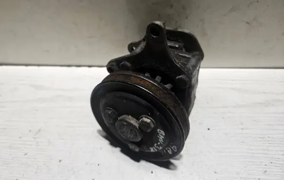 BMW 3 E30 Power steering pump 1141198 5278684 7681955247