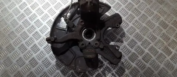 Front wheel hub