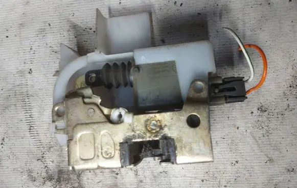 Renault Espace III Front door lock