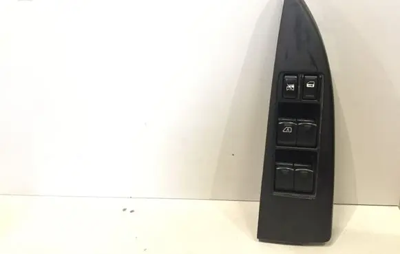 Subaru Legacy Electric window control switch 157525