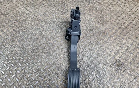 Volvo XC40 Accelerator throttle pedal 32212363