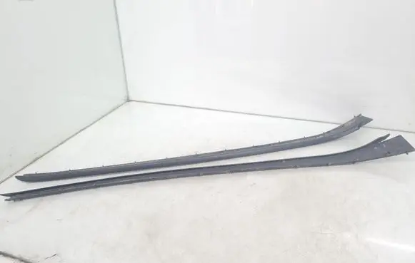 Ford Kuga I Windshield trim 