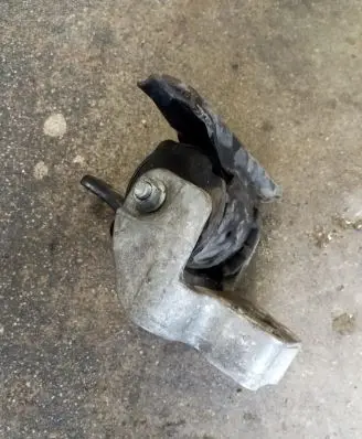 Mitsubishi Outlander Engine mounting bracket MN2011