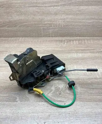 BMW 5 E39 Rear door lock 8352165 4062075