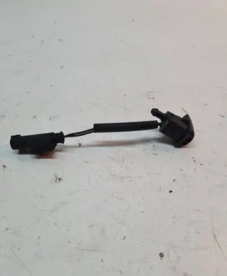 BMW 5 E60 E61 Windshield washer spray nozzle 7137969