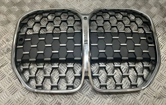 Front bumper upper radiator grill