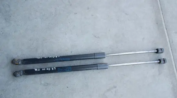 Seat Leon (5F) Tailgate/trunk strut/damper 5F4827550