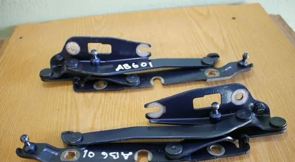 Audi A4 S4 B6 8E 8H Tailgate/trunk/boot hinge 8E5827302C 8E5827301C