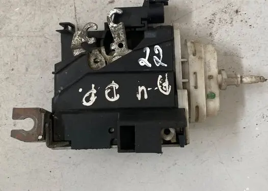 Audi A4 S4 B5 8D Front door lock 8D2837016C