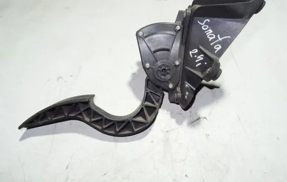 Hyundai Sonata Accelerator throttle pedal B1H0423A3L100