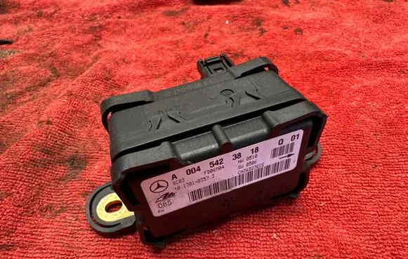 Mercedes-Benz ML W164 ESP acceleration yaw rate sensor A0045423818 FD06M04 10170103573