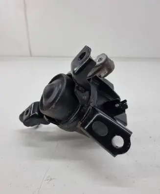 Toyota RAV 4 (XA50) Engine mount bracket