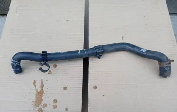 Land Rover Range Rover Sport L494 Engine coolant pipe/hose FPLA7752CA