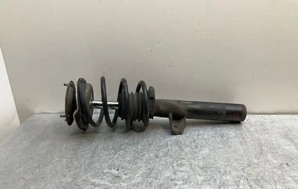 BMW 5 E60 E61 Front shock absorber with coil spring 6772220 E60V009BX 1054131531
