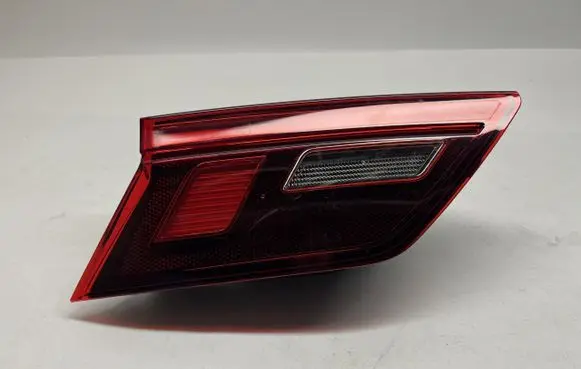 Volkswagen Tiguan Rear/tail lights 5NA945093F