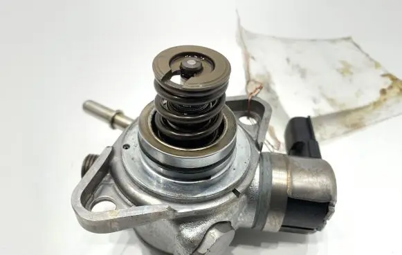 Renault Captur Fuel injection high pressure pump 166301888R