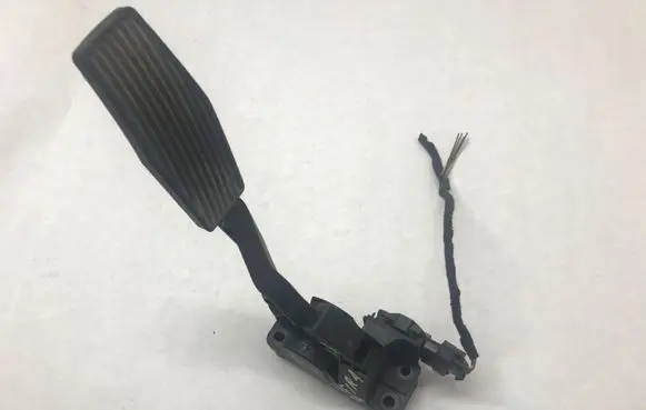 Opel Zafira A Accelerator throttle pedal 0281002298 90581208