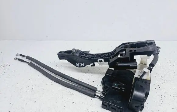 Hyundai ix35 Front door lock 813102Y010