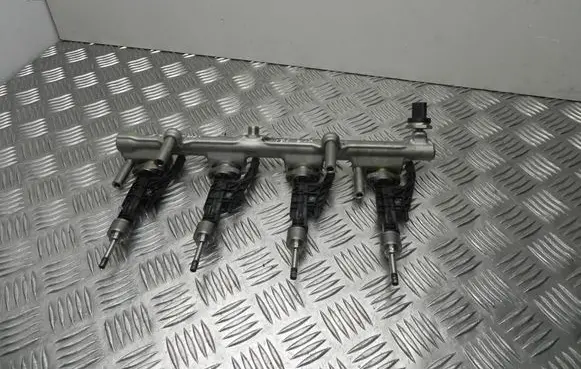 BMW X1 F48 F49 Fuel distributor 8665633 VD15335