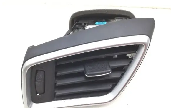 Nissan Qashqai Dashboard side air vent grill/cover trim 687614EA0A