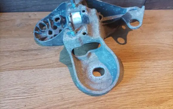Audi A6 S6 C6 4F Engine mounting bracket 4B0199351B