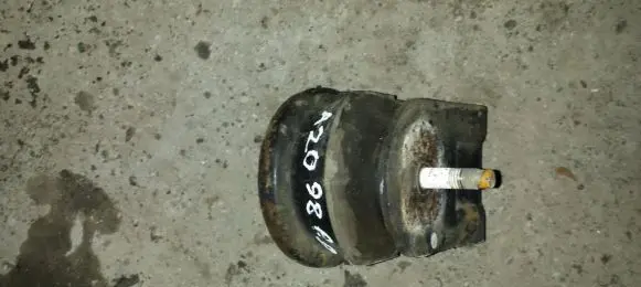 Suzuki Grand Vitara I Engine mount bracket