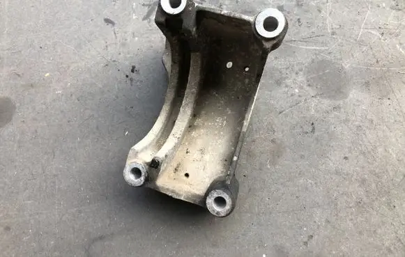 Volkswagen Phaeton Engine mounting bracket 3D0199301