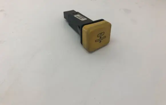 Volvo C70 Tailgate/boot open switch button 30739031 08W211