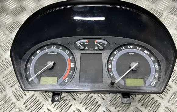 Skoda Fabia Mk1 (6Y) Speedometer (instrument cluster) 6Y0920883E