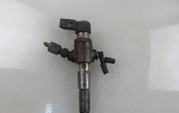Ford Fiesta Fuel injector 9654551080