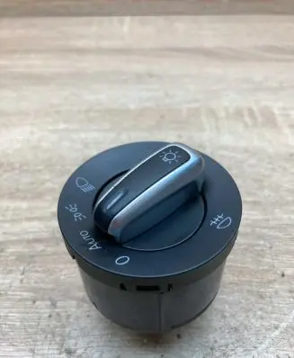 Volkswagen PASSAT B7 Light switch