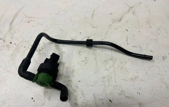 Mercedes-Benz C W204 Turbo solenoid valve 0004708793