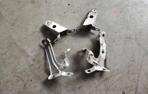 BMW 4 F32 F33 Fender mounting bracket 8066937 8066938 7298037