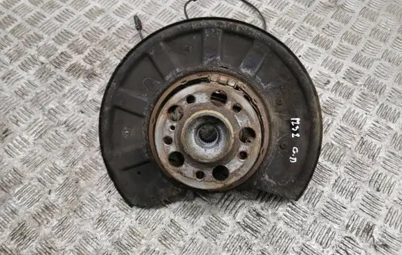 Mercedes-Benz GLK (X204) Rear wheel hub