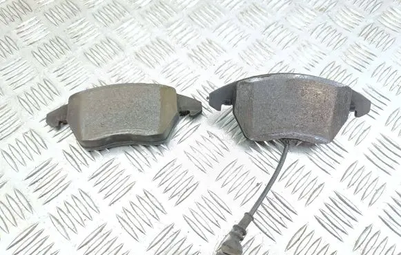 Volkswagen Passat Alltrack Brake pads (front) 90R01112