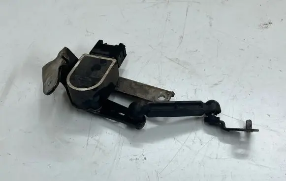 BMW M5 F90 Headlight/headlamp level sensor 37142959574 2959574 ABE52153