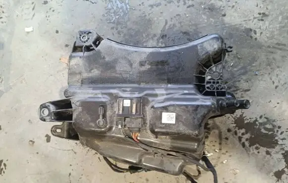 Seat Leon (5F) AdBlue liquid reservoir 