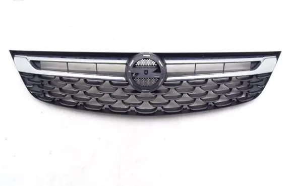 Mitsubishi Pajero Front bumper upper radiator grill 13464791